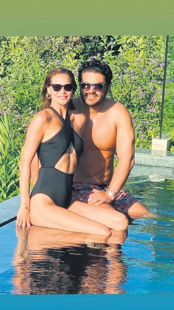 Ebru Şallı ve eşi Uğur Akkuş'tan havuz romantizmi