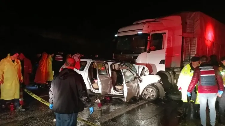 Balıkesir Bigadiç Trafik Kazası Haberi: Cip ile Kamyon Çarpıştı: 3 Ölü