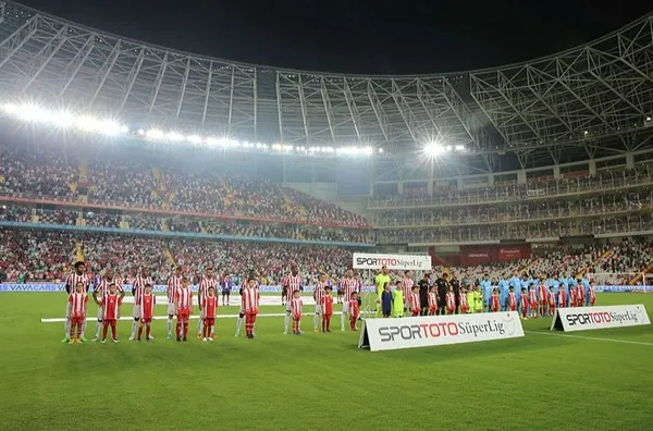 son-dakika-trabzonspor-antalyada-maglup-5-gol-yediler-1661029099420.jpg Son dakika: Trabzonspor Antalya'da mağlup! 5 gol yediler-3