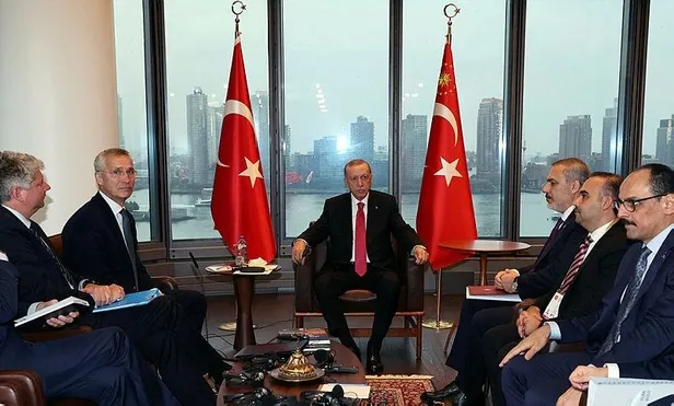 baskan-erdogan-cezayir-cumhurbaskani-abdulmecid-tebbun-ve-polonya-cumhurbaskani-andrzej-duda-ile-bir-araya-gel-1695082983798.jpeg Başkan Erdoğan, Cezayir Cumhurbaşkanı Abdülmecid Tebbun ve Polonya Cumhurbaşkanı Andrzej Duda ile bir araya geldi-8