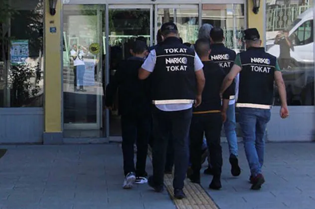 Tokat merkezli uyuşturucu operasyonunda yakalanan 12 zanlı tutuklandı