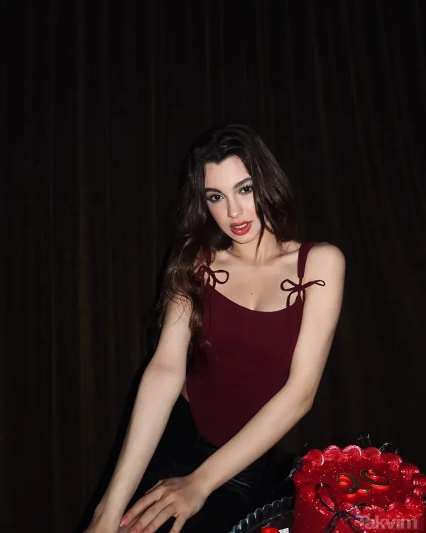 Bir Gece Masalı’nın Cenfeza’sı Su Burcu Yazgı Coşkun 20 yaş pozlarıyla sosyal medyayı salladı! - 6