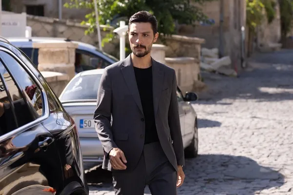 safir-8-bolum-2-fragmani-yayinlandi-bir-an-once-toparlanip-cik-buradan-1697722812233.jpg Safir 8. bölüm 2. fragmanı yayınlandı: Bir an önce toparlanıp çık buradan!-2