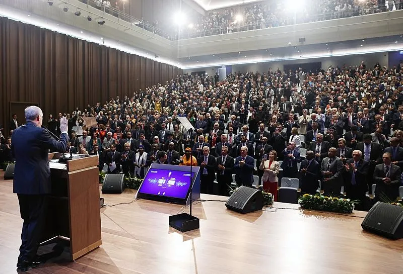 Başkan Erdoğan'ın konuşması ayakta alkışlandı