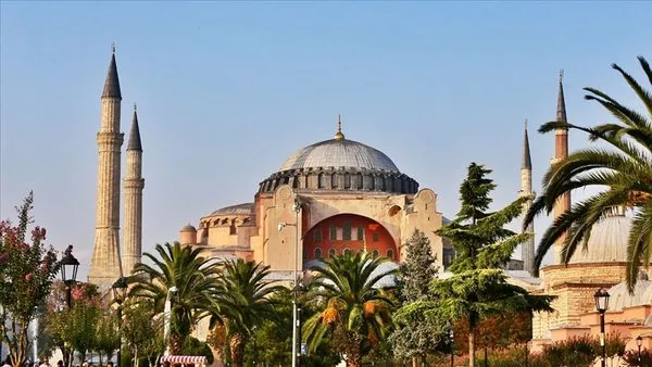 ayasofya-camii-nerede-ayasofya-camii-nasil-gidilir-ayasofya-camii-ulasim-nasil-1595501153410.jpg