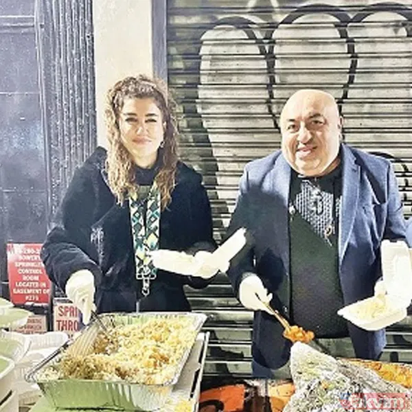 Sultan, "Sanat Sadece Sahnede Değil, Hayatın İçinde De Olmalı. Bu İnsanların Hayata Tutunmalarına Destek Olmalıyız" Diye Konuştu.