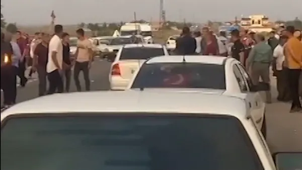trajikomik-olay-trafik-kazasi-sonrasi-cikan-kavgayi-jandarma-havaya-ates-acarak-ayirdi-1651749921272.jpg Trajikomik olay: Trafik kazası sonrası çıkan kavgayı jandarma havaya ateş açarak ayırdı-3