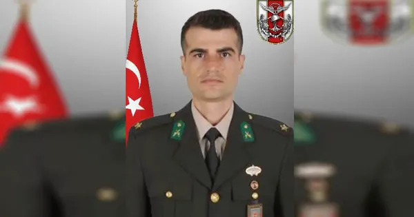 baskan-erdogan-pence-kaplan-operasyonu-sehidimiz-yunus-gulun-ailesine-taziyelerini-iletti-1593256441172.jpg Başkan Erdoğan, Pençe-Kaplan Operasyonu şehidimiz Yunus Gül'ün ailesine taziyelerini iletti-2