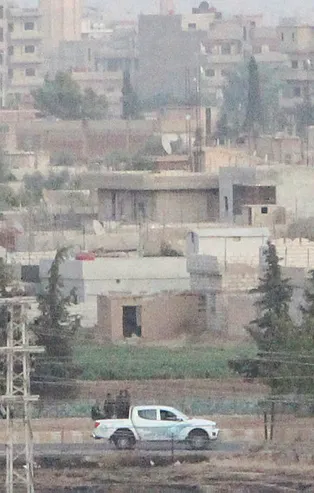 YPG'li teröristlerin sınırdaki hareketliliği görüntülendi