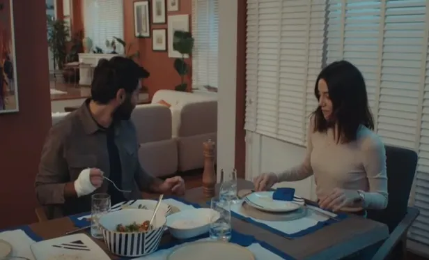 incir-cekirdegini-doldurmayacak-sebep-sadakatsiz-35-bolum-2-fragmani-isler-cigirindan-cikiyor-1634711505870.jpg İncir çekirdeğini doldurmayacak sebep! Sadakatsiz 35. bölüm 2. fragmanı: İşler çığırından çıkıyor!-7