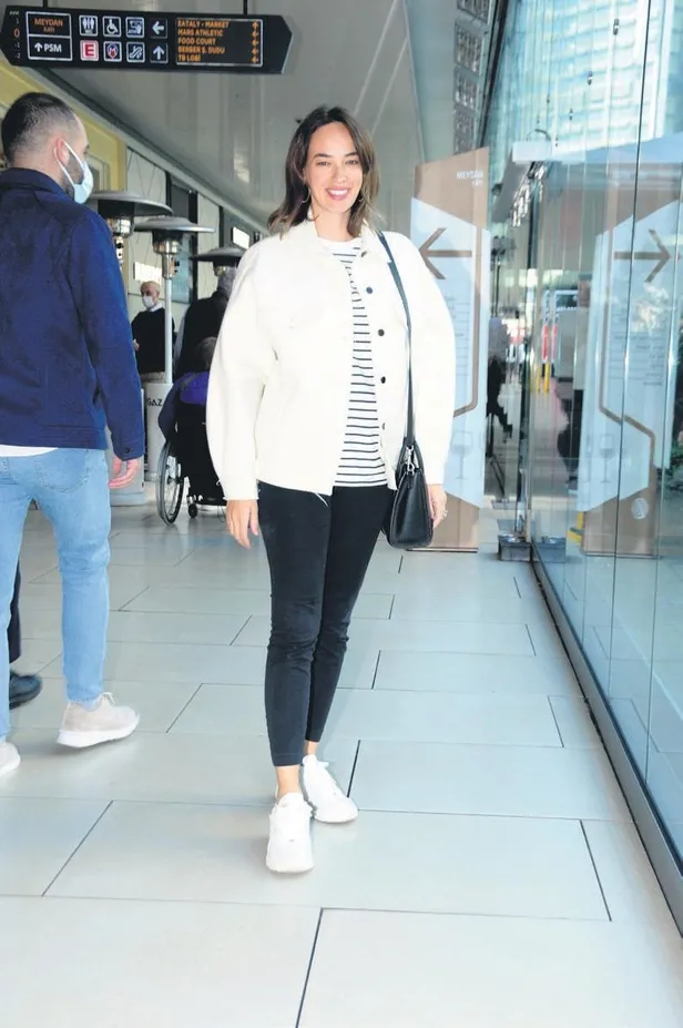 1650567457132.jpeg Kıbrıs'tan iki ev alan Ajda Pekkan dairelerini vinçle gezdi-11