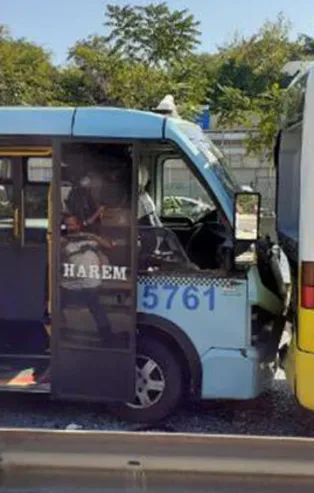 Son dakika: Kadıköy'de yolcu minibüsüyle İETT otobüsü çarpıştı:4 yaralı
