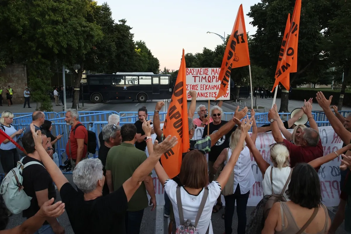 1788673942412.jpeg Selanik'te Miçotakis'in fuar konuşması öncesi protesto: 20 traktör kent merkezine girdi, sahil yolu kapandı-5