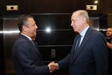 Başkan Erdoğan, Özgür Özel'i makam katının girişinde karşıladı!