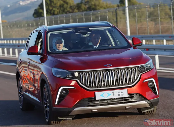 Başkan Erdoğan Togg'un direksiyonunda: Tekerine taş değmesin... Araç rengi için işaret ettiği Emine Erdoğan kararını verdi - 13