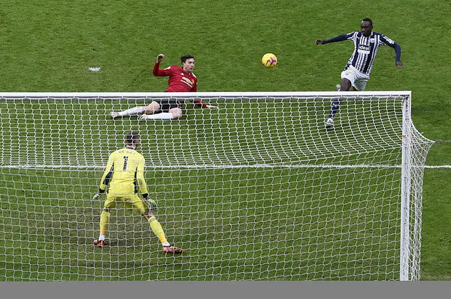 Galatasaray'ın eski yıldızı Diagne Premier Lig'i sallıyor! Manchester United'a gol attı İngiliz gazetelerinde manşet oldu
