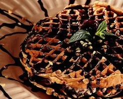 Labneli Çikolata Soslu Waffle Tarifi