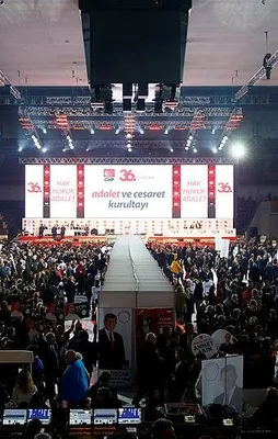 CHP Kurultayı'nda yumruklar konuştu!