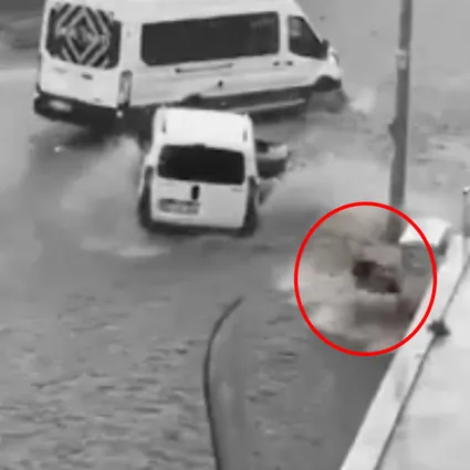 Ankara’da sağanak sonrası yollar göle döndü: Sel suları kapılan vatandaşlar ölümden döndü