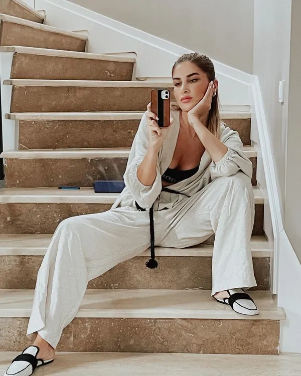 1630789298996.jpg Emina Jahovic eski eşi Mustafa Sandal’ın yeni sevgilisine yakalandı! Melis Sütşurup’u takibe aldı yakayı ele verdi-4