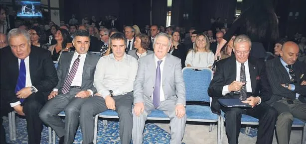 Altın çamura düşse de altındır