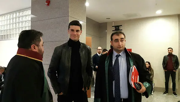 Oyuncu Berk Oktay ve eşi Merve Oktay hakim karşısına çıktı! 'Bu olay benim namus davamdır'-4