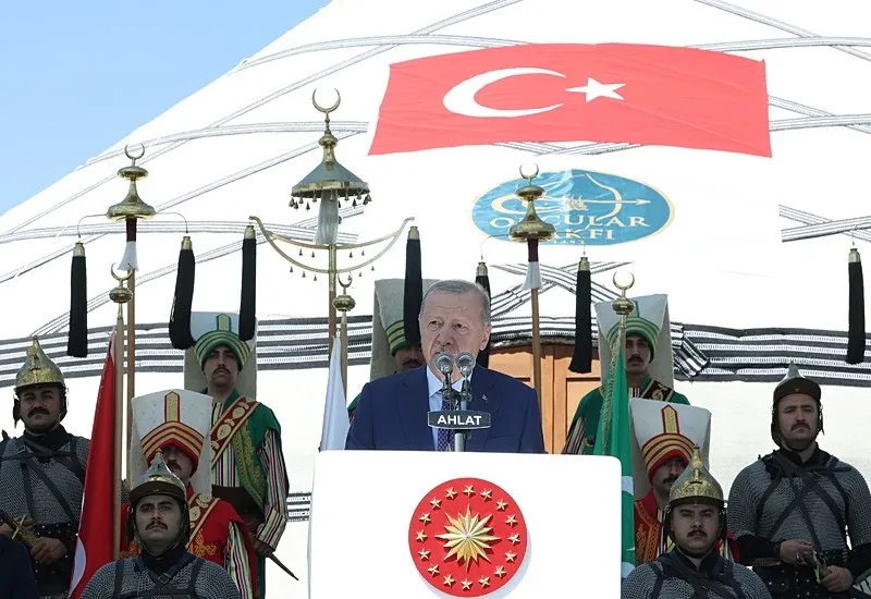 kabinenin-adresi-3-kez-ahlat-baskan-erdogan-dunyaya-seslenecek-1787666902346.jpeg Başkan Erdoğan’dan Terörsüz Türkiye çağrısı: Sürece omuz verin-6