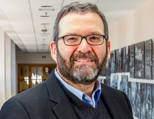 Koç Üniversitesi hocasından isyan çağrısı