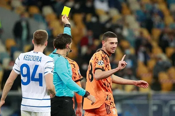 Bu kare çok konuşulur! UEFA Şampiyonlar Ligi'nde Andrea Pirlo ilk maçında ilk hocası Lucescu'ya acımadı-3