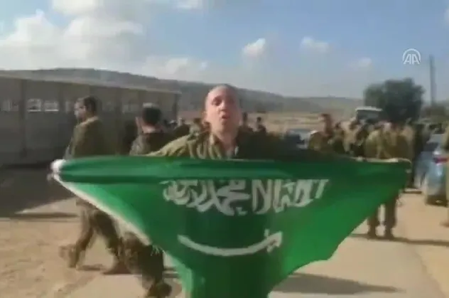 İsrail askeri Suudi Arabistan bayrağı açtı