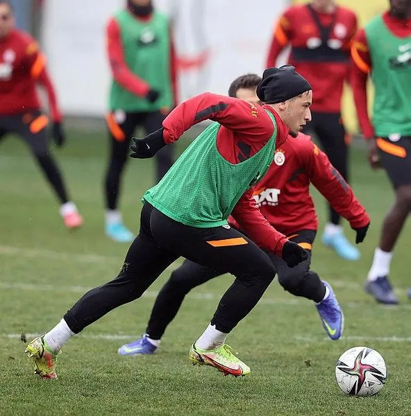 super-lige-ambargo-koyan-trabzonspor-ikinci-en-uzun-liderlik-ve-ic-saha-yenilmezlik-serisine-ulasti-1645908879558.jpeg Süper Lig'e ambargo koyan Trabzonspor ikinci en uzun liderlik ve iç saha yenilmezlik serisine ulaştı-8