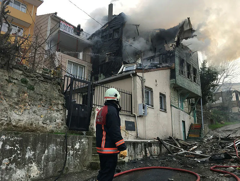Üsküdar'da yangın! Çok sayıda ekip bölgede