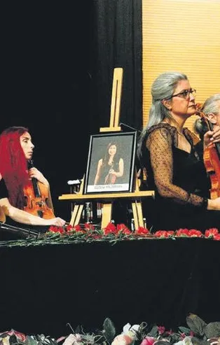 Keman sanatçısı Gizem Yıldıran yaşamını yitirdi! Orkestra, 4 yıl için de 3 arkadaşlarını kaybetmenin acısını yaşadı