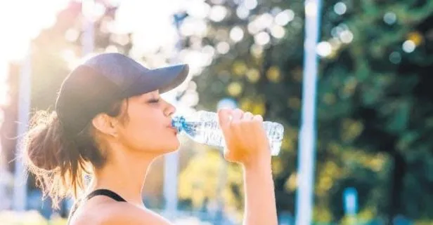 Plastik su şişelerinde görünmeyen tehlike açığa çıktı! Kanser ve üreme sorunlarına yol açıyor