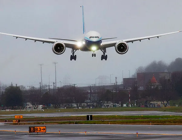 Dünyanın en büyüğü ilk deneme uçuşunu yaptı