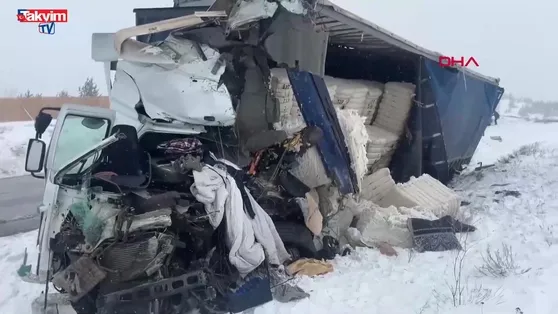 Sivas’ta 2 TIR çarpıştı: 1 ölü 2 yaralı