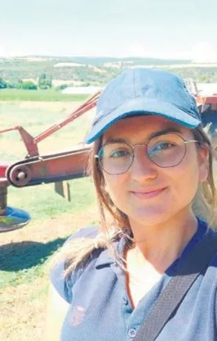 Elif Selci liseyi ikincilikle bitirdi ama çok sevdiği köyünden vazgeçmedi