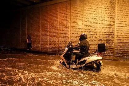 İstanbul’da yağış hayatı felç etti