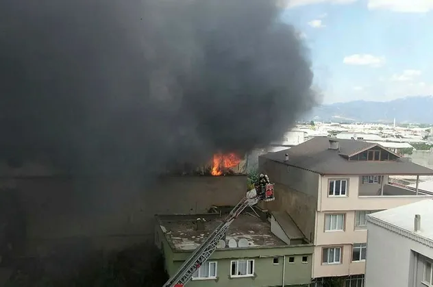 Son dakika: Bursa'da tekstil fabrikasında korkutan yangın! Soruşturma başlatıldı