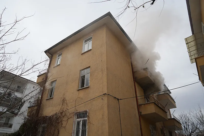 Kırıkkale'de bir evde yangın meydana geldi (İHA)