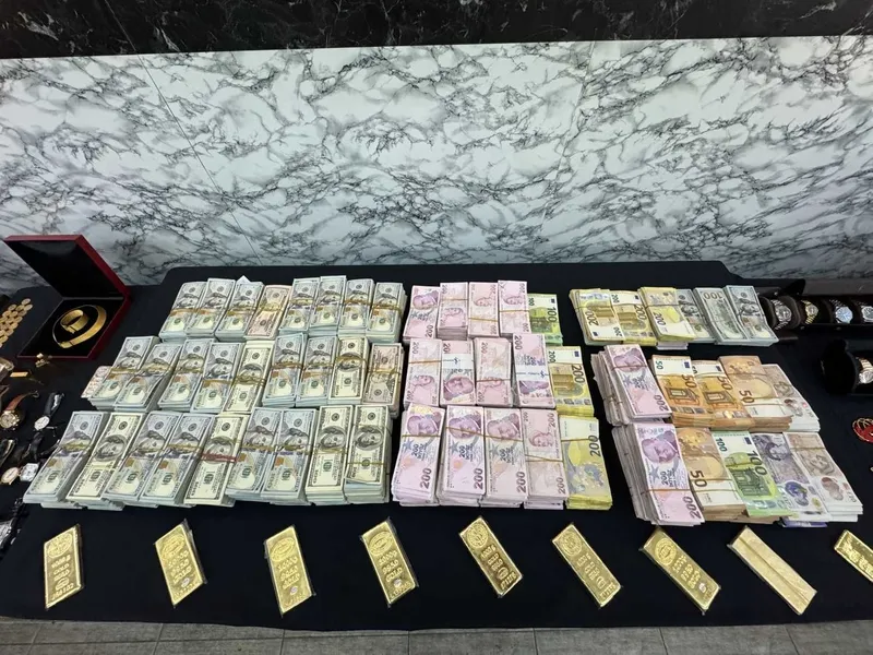 uyusturucu-kacakcisi-urfi-cetinkaya-cezaevinde-oldu-20-milyar-tllik-suc-serveti-yakalandigi-operasyon-1726829502818.jpeg Urfi Çetinkaya çetesine gerçekleştirilen operasyonda ele geçirilenler (Takvim.com.tr Fotoğraf Arşivi)