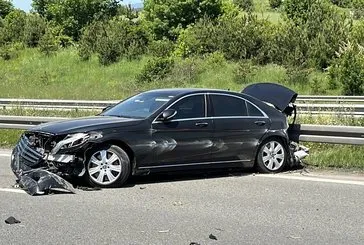 Son dakika: Milli Eğitim Bakanı Yusuf Tekin'in makam aracı TEM'de kaza yaptı