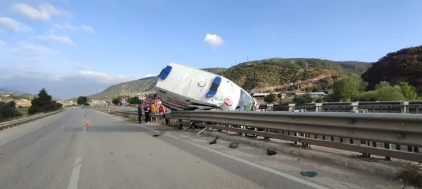 Tokat'ta korkunç kaza! Bariyerlere çarpan ambulansta bulunan hasta hayatını kaybetti-3