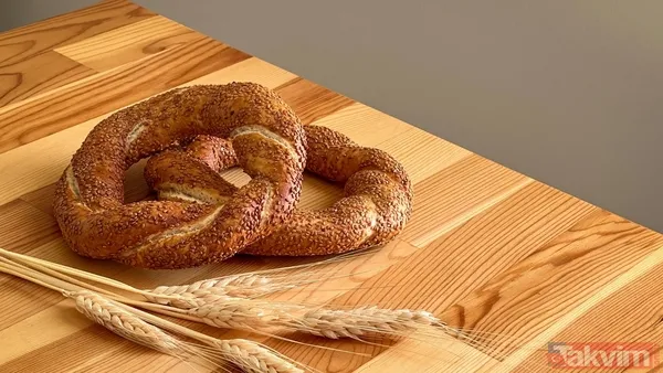 Pişirme: Fırınınızı 240 Dereceye Isıtın Ve Fırına Tepsiyi Yerleştirin. Önceden Isınan Tepsiyi Kullanmak, Simitlerin Daha Çıtır Olmasını Sağlar. Simitleri Sıcak...