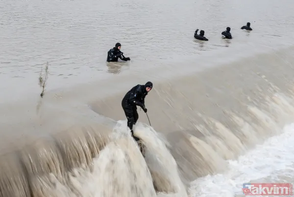 Çalışmalar, Derenin Antalya-Kumluca Kara Yoluna Yakın Kısmında Yoğunlaştırıldı. Dalgıçlar Sudan, Afad Ve Akut Ekipleri İse Karadan Çalışmaları Yürütüyor.