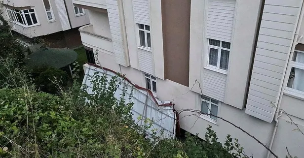 Zonguldak'ta şiddetli fırtına çatıyı kağıt gibi uçurdu! Dehşet anları kamerada...