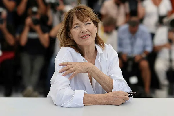 dunyaca-unlu-sanatci-jane-birkinden-aci-haber-paristeki-evinde-olu-bulundu-1689511869741.jpg Dünyaca ünlü sanatçı Jane Birkin’den acı haber! Paris’teki evinde ölü bulundu-5