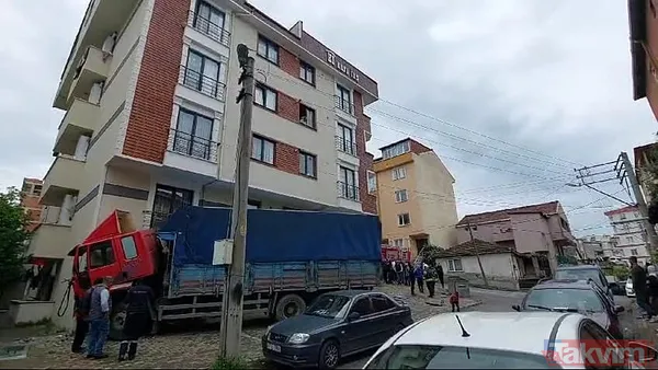 Kocaeli'de facianın eşiğinden dönüldü: Park halindeyken kamyon hareket etti! - 6