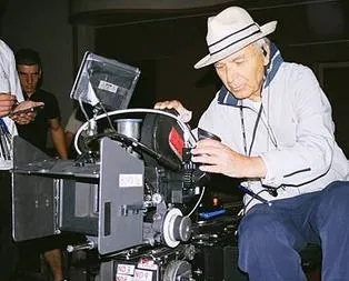 Ünlü yönetmen yoğun bakımda!