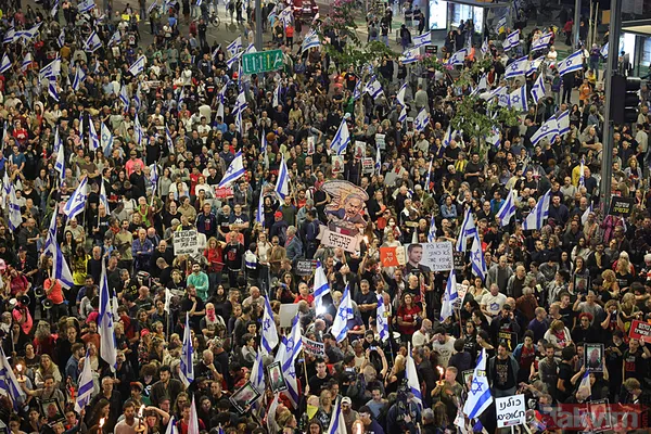 Tel Aviv katil Netanyahu’ya karşı ayaklandı! On binler sokakta: Ben Gvir teröristtir - 16